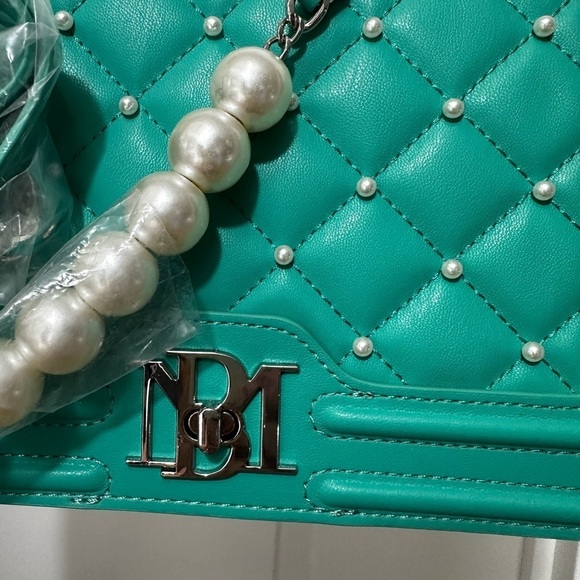 Badgley Mischika Letter Lock Crossbody with Pearls. NWT - Picture 5 of 7